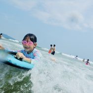 「北部親子景點」~貢寮福隆海水浴場~玩沙、看沙雕、衝浪去